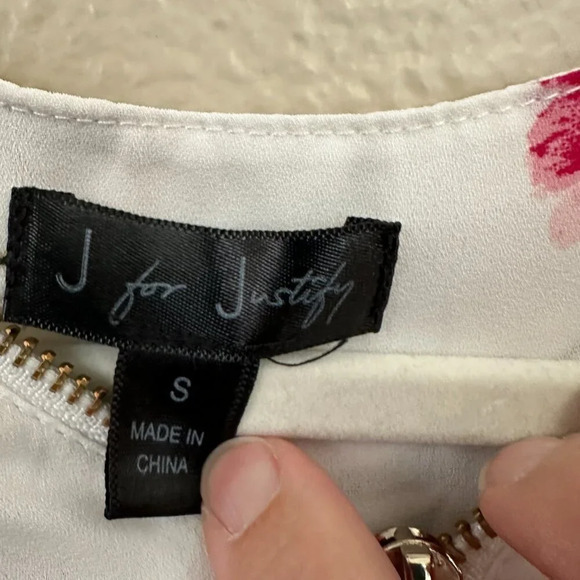 SOLD   ‎  J For Justify Floral Blouse  Size Small - Picture 4 of 9